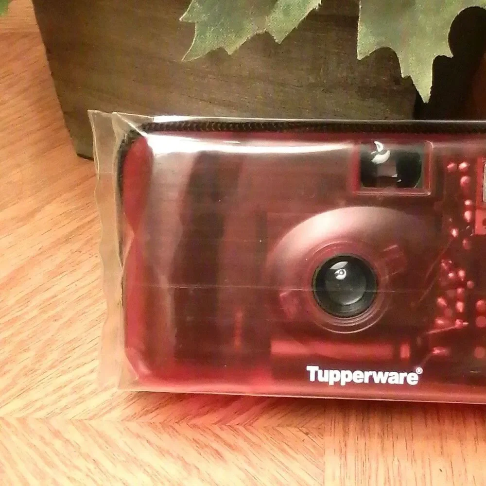 ​VINTAGE TUPPERWARE 35MM FILM CAMERA RED SHEER CLEAR REUSABLE POINT SHOOT LOMO
